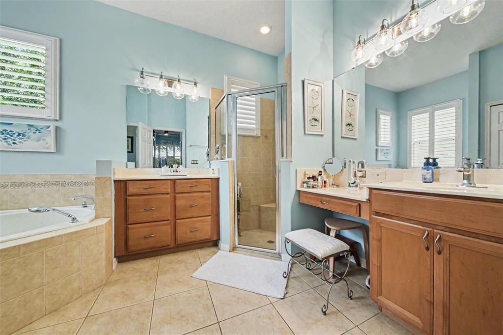 For Sale: $409,995 (2 beds, 2 baths, 1888 Square Feet)
