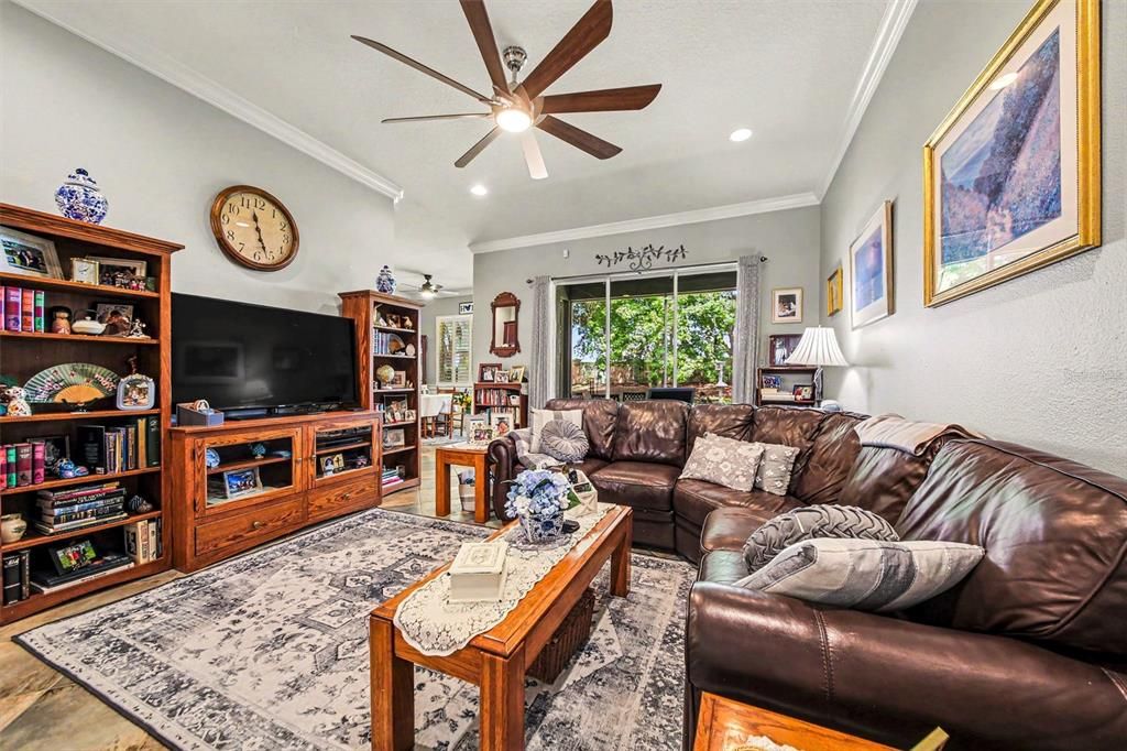 For Sale: $409,995 (2 beds, 2 baths, 1888 Square Feet)