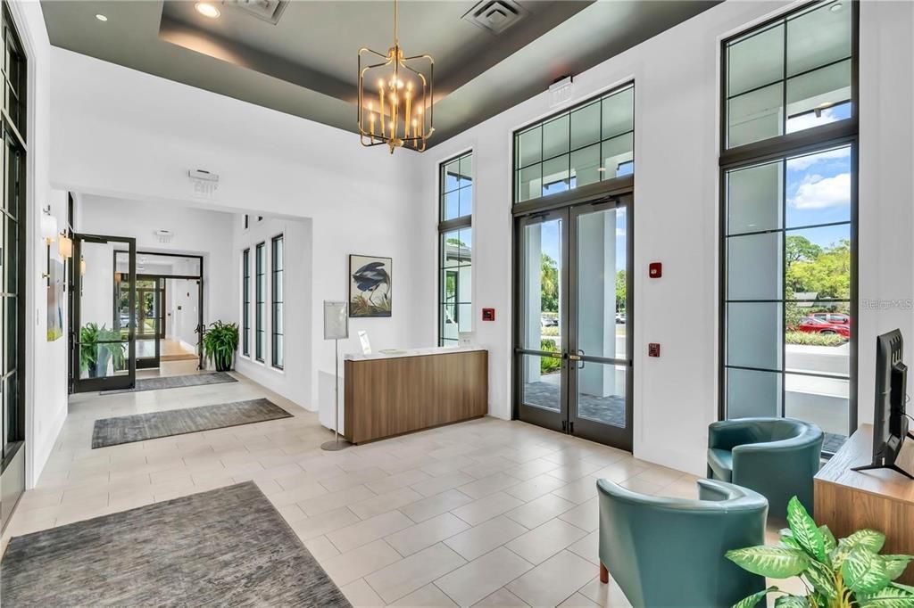 For Sale: $200,000 (1 beds, 1 baths, 884 Square Feet)