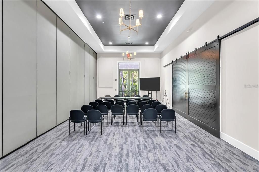 For Sale: $200,000 (1 beds, 1 baths, 884 Square Feet)