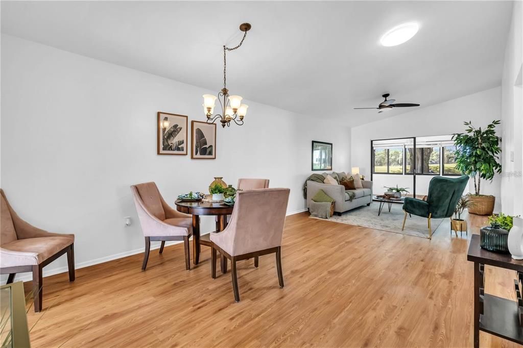 For Sale: $200,000 (1 beds, 1 baths, 884 Square Feet)