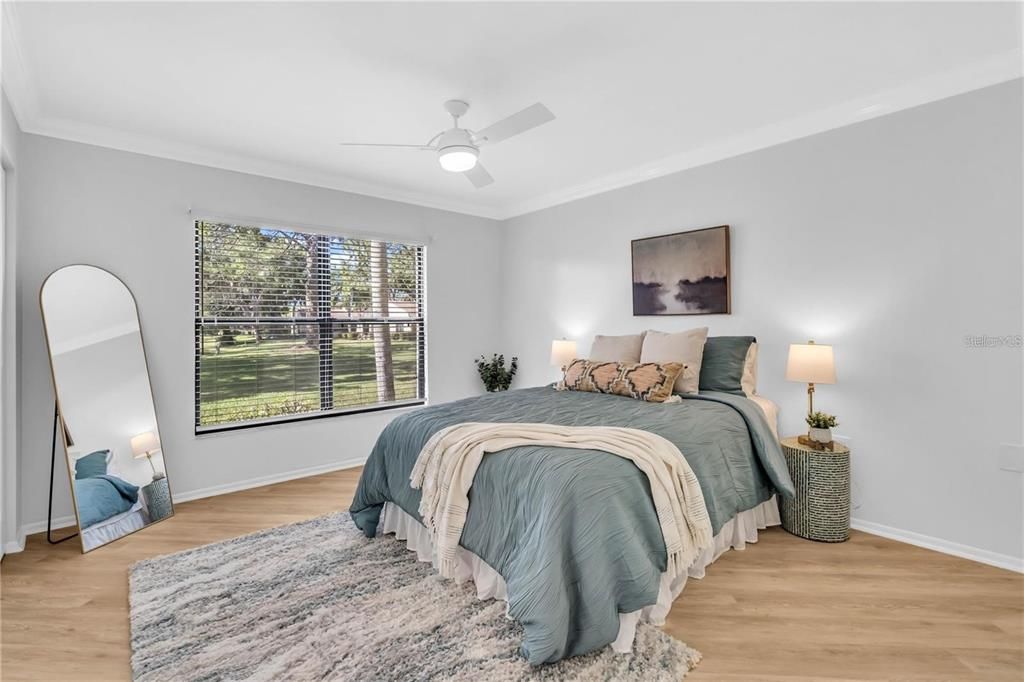 For Sale: $200,000 (1 beds, 1 baths, 884 Square Feet)