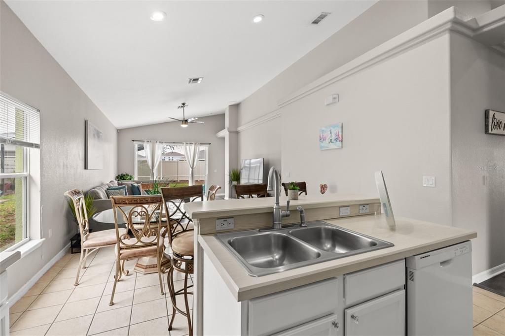For Sale: $360,000 (4 beds, 3 baths, 1962 Square Feet)