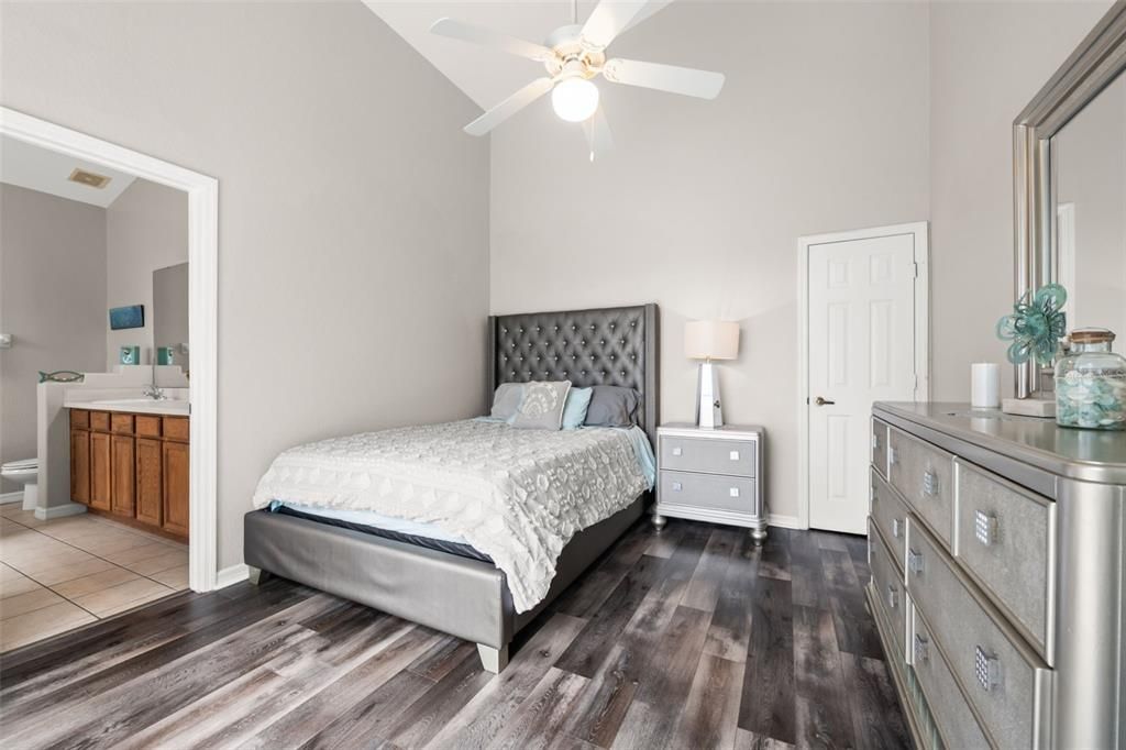 For Sale: $360,000 (4 beds, 3 baths, 1962 Square Feet)