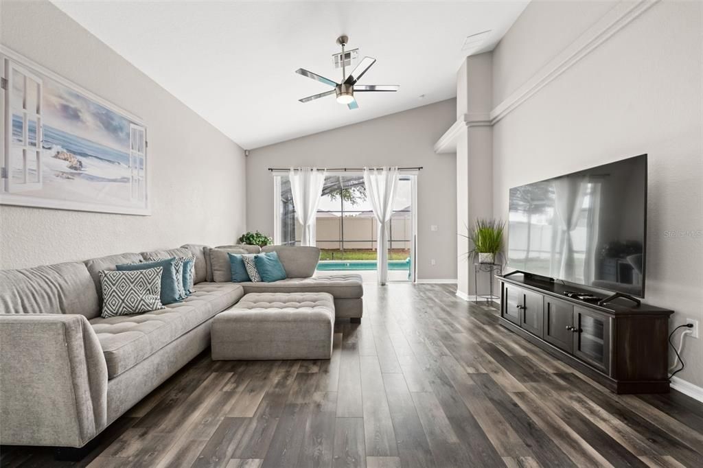 For Sale: $360,000 (4 beds, 3 baths, 1962 Square Feet)