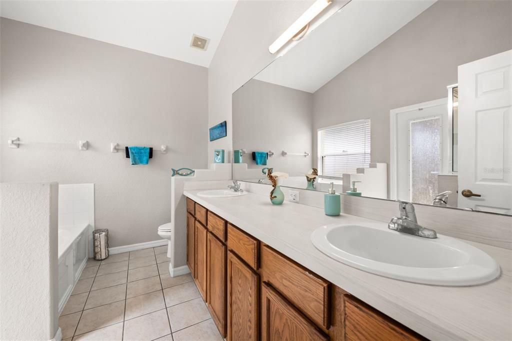 For Sale: $360,000 (4 beds, 3 baths, 1962 Square Feet)