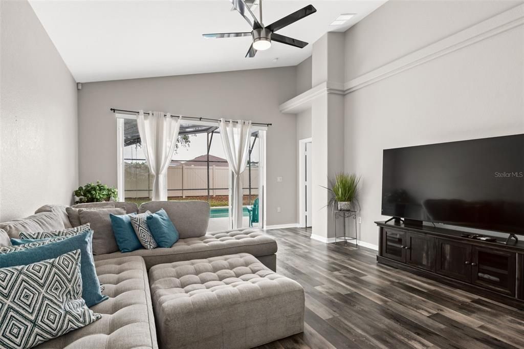 For Sale: $360,000 (4 beds, 3 baths, 1962 Square Feet)