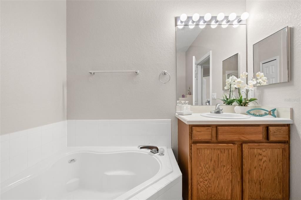 For Sale: $360,000 (4 beds, 3 baths, 1962 Square Feet)