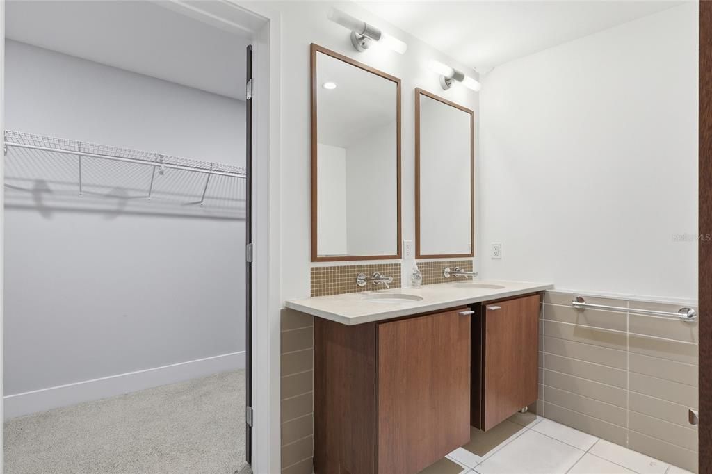 For Sale: $486,000 (2 beds, 2 baths, 1237 Square Feet)