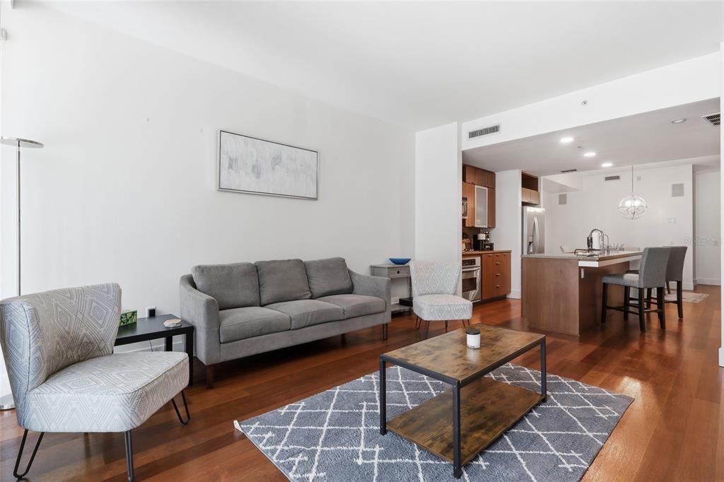 For Sale: $486,000 (2 beds, 2 baths, 1237 Square Feet)