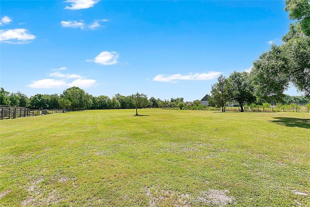 For Sale: $550,000 (3 beds, 3 baths, 1659 Square Feet)