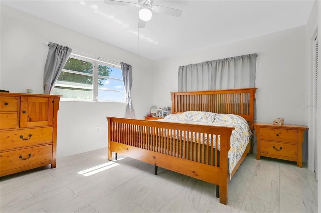 For Sale: $550,000 (3 beds, 3 baths, 1659 Square Feet)