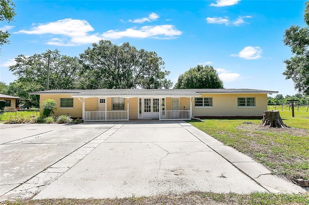 For Sale: $550,000 (3 beds, 3 baths, 1659 Square Feet)