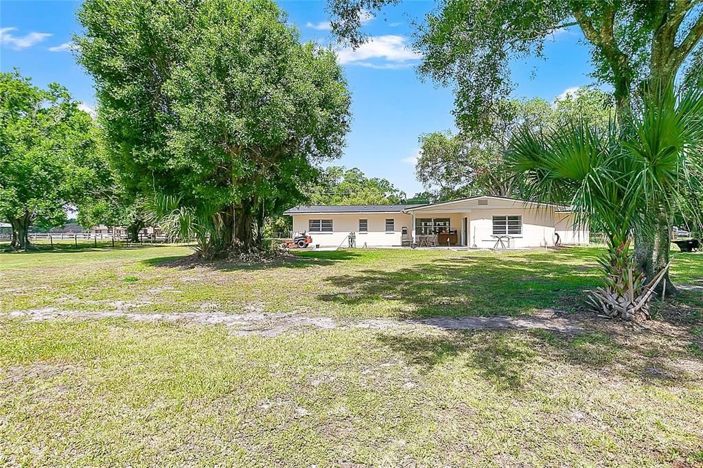 For Sale: $550,000 (3 beds, 3 baths, 1659 Square Feet)