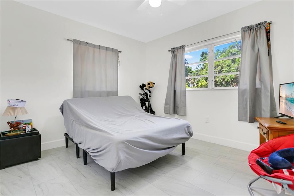 For Sale: $550,000 (3 beds, 3 baths, 1659 Square Feet)