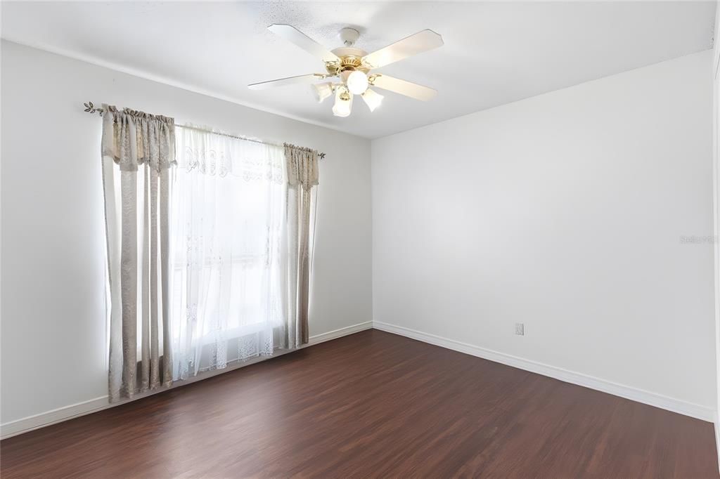 En Venta: $355,000 (4 camas, 2 baños, 1783 Pies cuadrados)