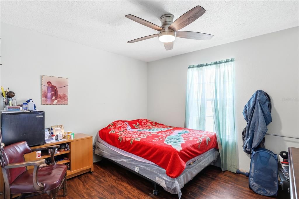 En Venta: $355,000 (4 camas, 2 baños, 1783 Pies cuadrados)