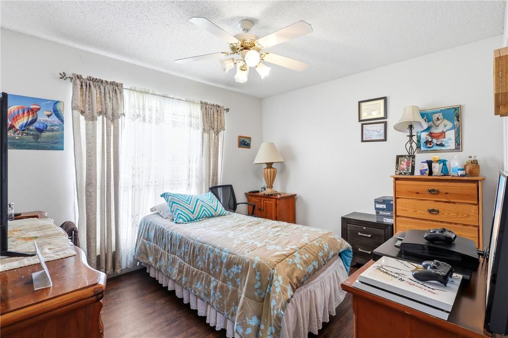 En Venta: $355,000 (4 camas, 2 baños, 1783 Pies cuadrados)