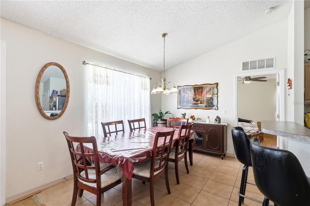 En Venta: $355,000 (4 camas, 2 baños, 1783 Pies cuadrados)
