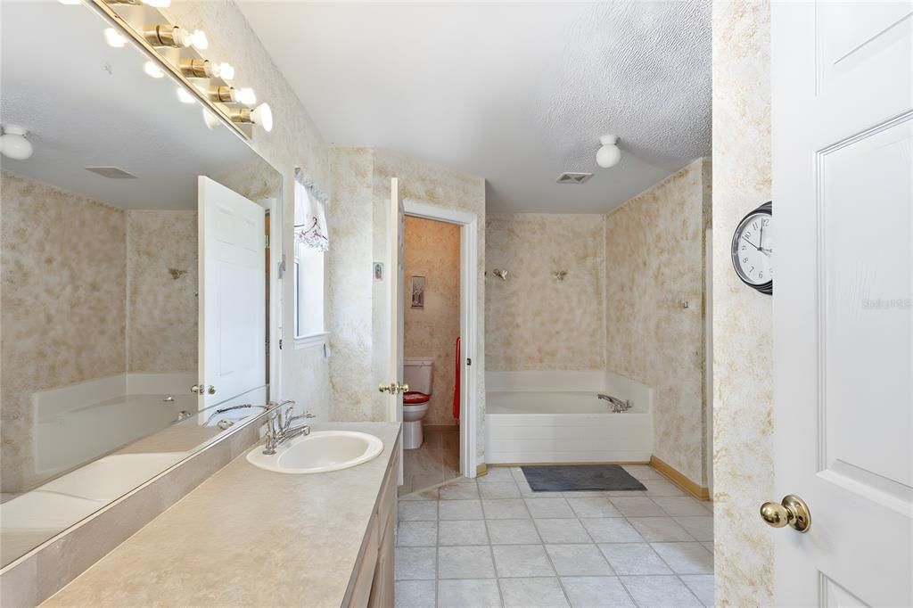 En Venta: $355,000 (4 camas, 2 baños, 1783 Pies cuadrados)