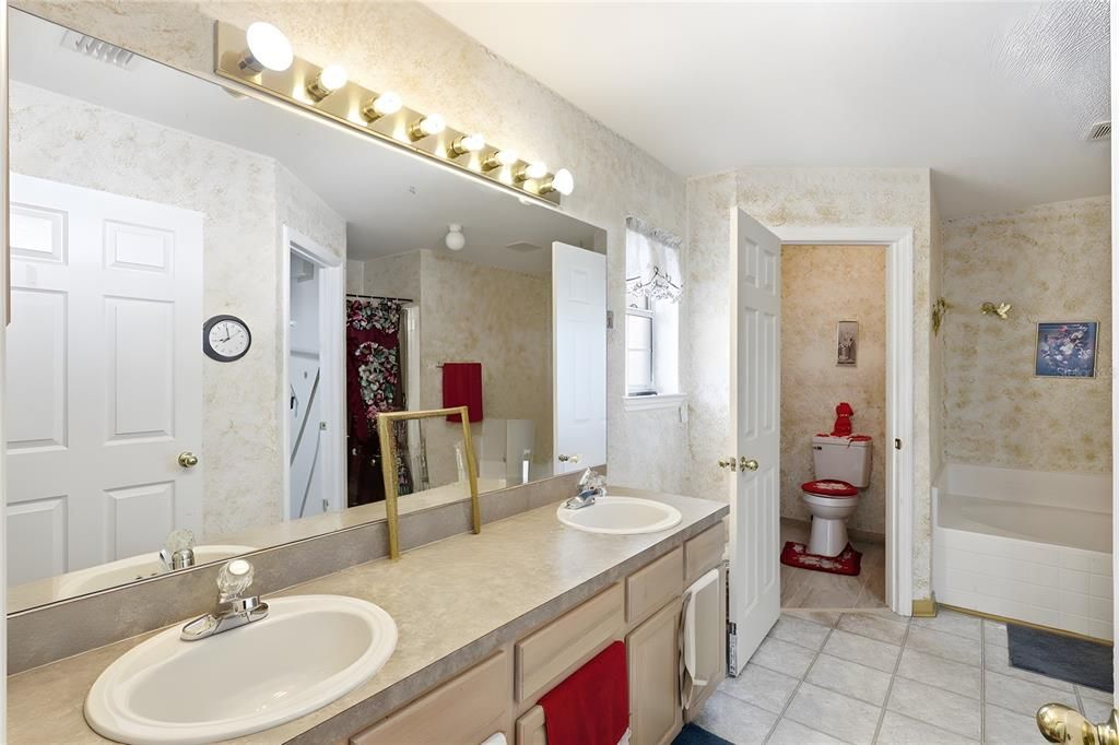 En Venta: $355,000 (4 camas, 2 baños, 1783 Pies cuadrados)