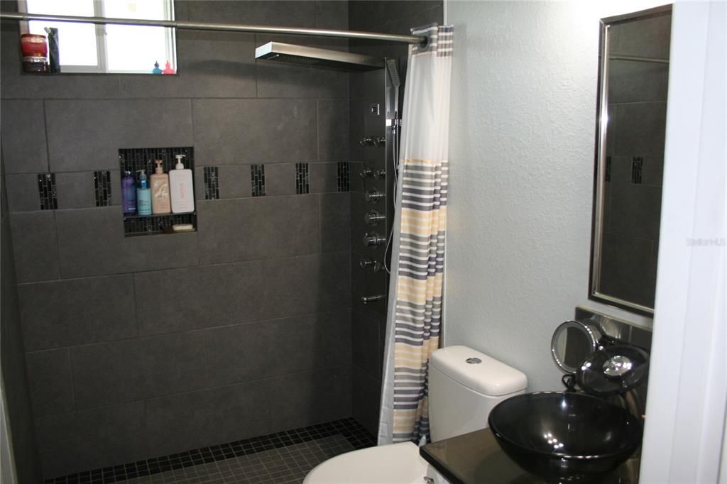 For Sale: $550,000 (0 beds, 0 baths, 1404 Square Feet)