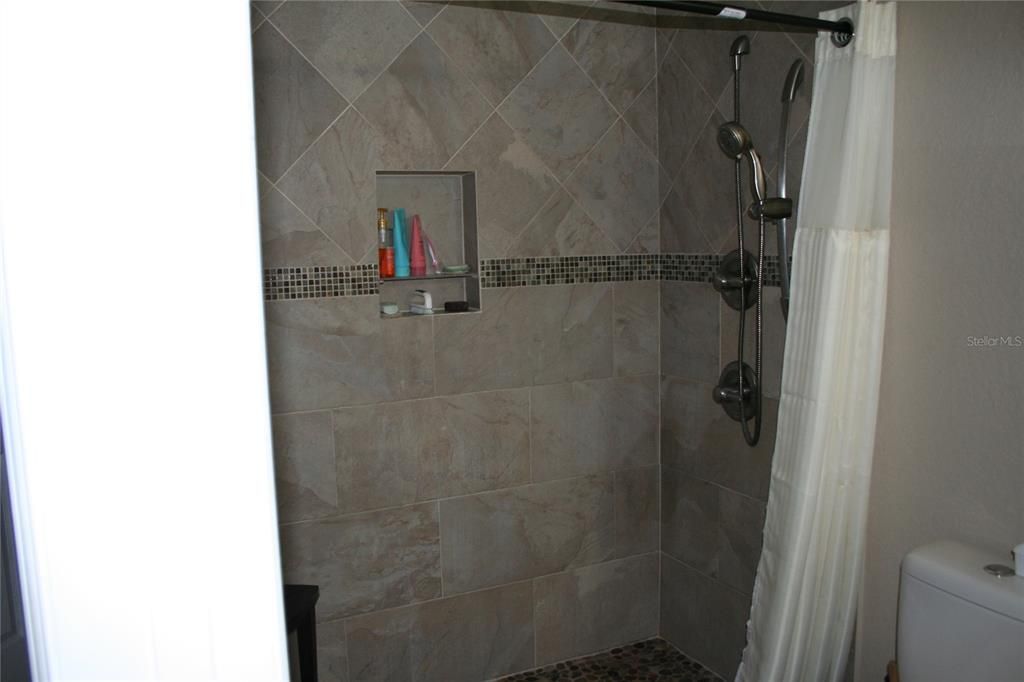 For Sale: $550,000 (0 beds, 0 baths, 1404 Square Feet)