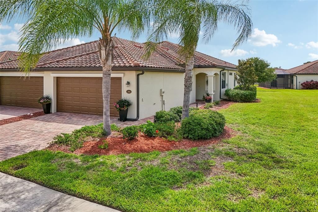 For Sale: $324,900 (2 beds, 2 baths, 1568 Square Feet)