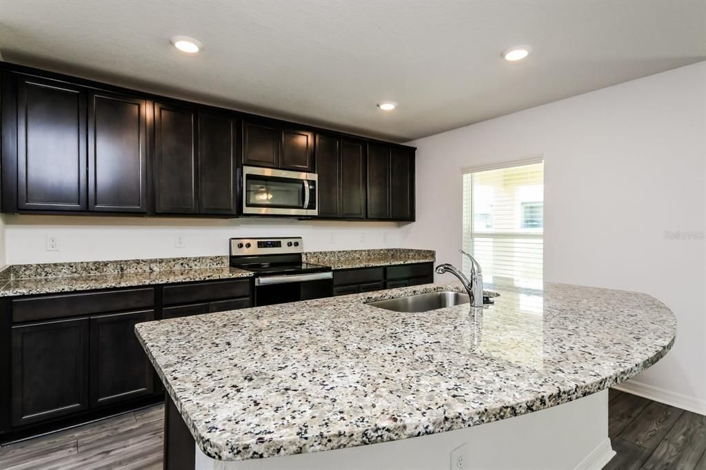 For Rent: $2,398 (5 beds, 2 baths, 1975 Square Feet)