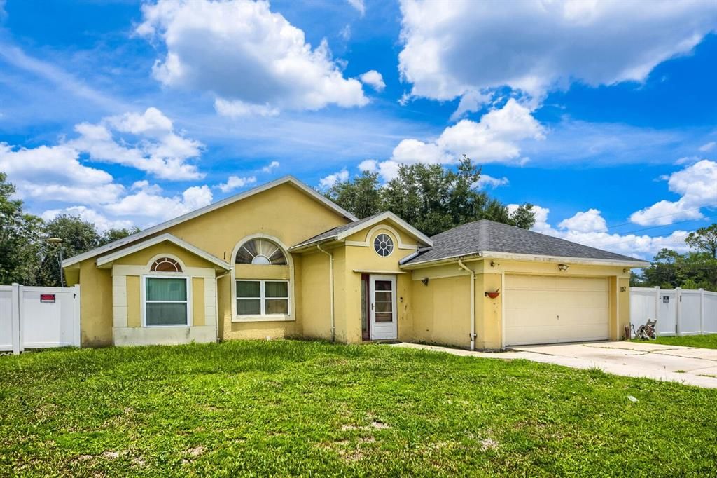 For Sale: $279,900 (3 beds, 2 baths, 1134 Square Feet)