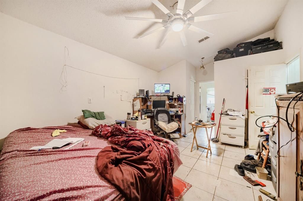 For Sale: $279,900 (3 beds, 2 baths, 1134 Square Feet)