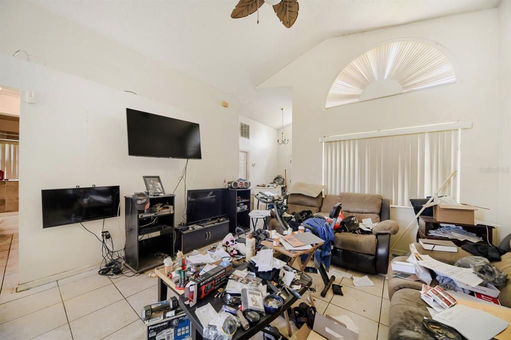 For Sale: $279,900 (3 beds, 2 baths, 1134 Square Feet)