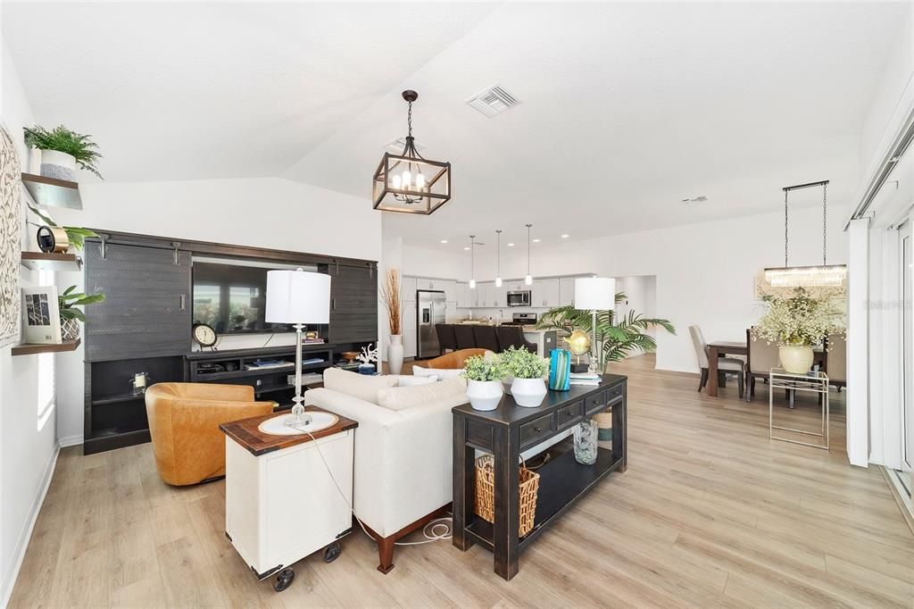 For Sale: $550,000 (4 beds, 2 baths, 2034 Square Feet)