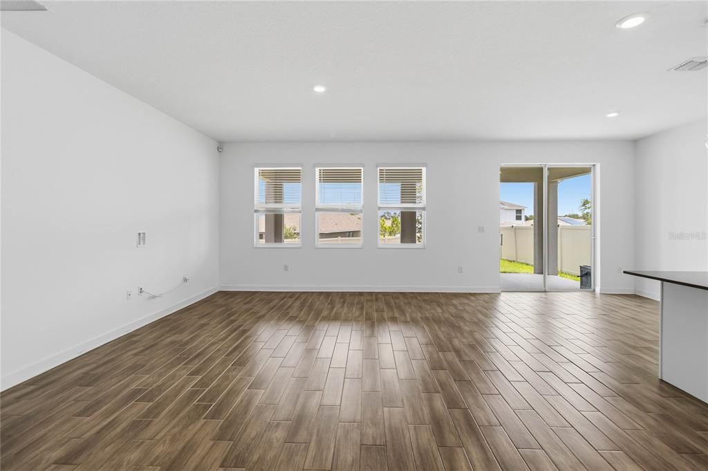 For Rent: $3,000 (4 beds, 2 baths, 1843 Square Feet)