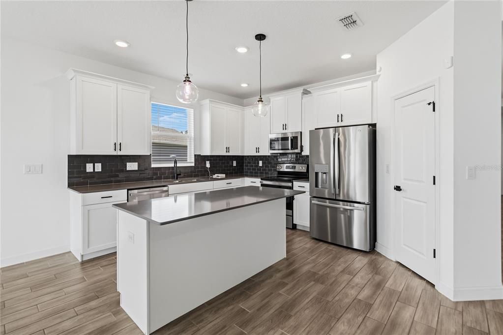 For Rent: $3,000 (4 beds, 2 baths, 1843 Square Feet)