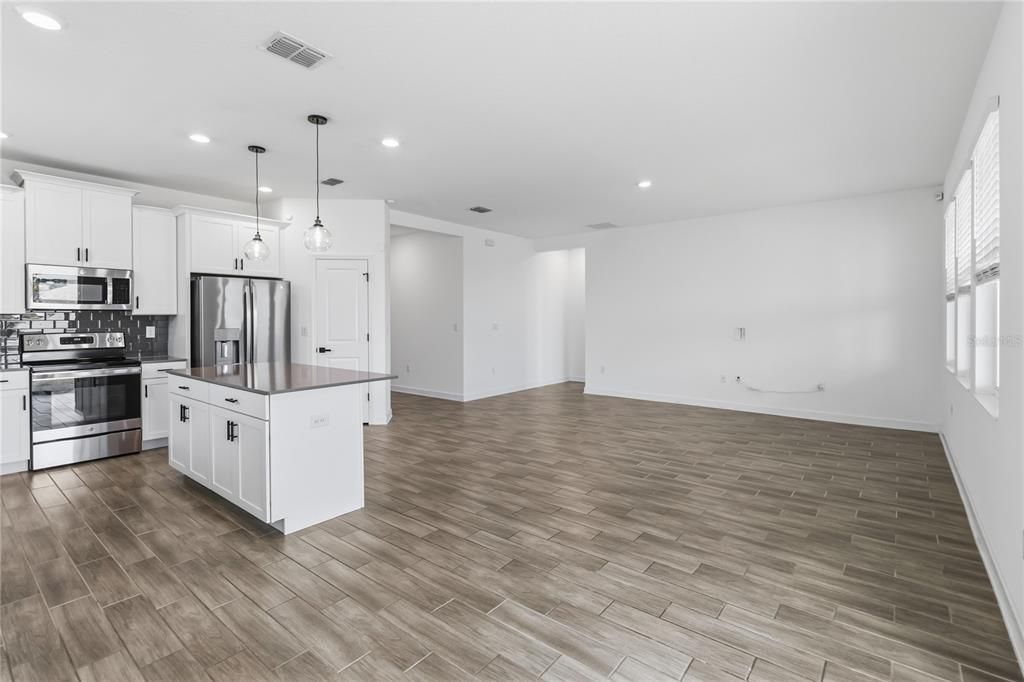 For Rent: $3,000 (4 beds, 2 baths, 1843 Square Feet)