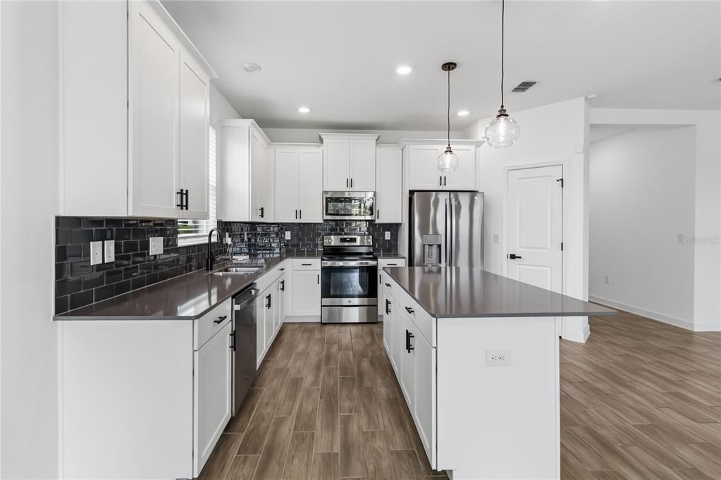 For Rent: $3,000 (4 beds, 2 baths, 1843 Square Feet)