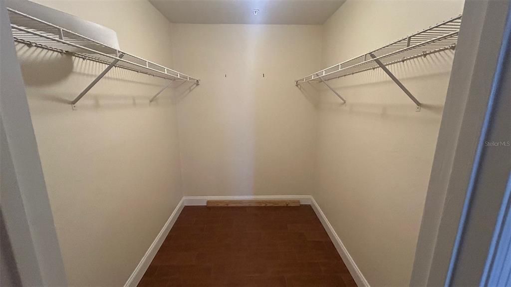 For Rent: $1,350 (1 beds, 1 baths, 635 Square Feet)