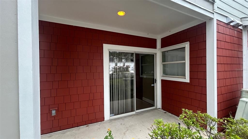 For Rent: $1,350 (1 beds, 1 baths, 635 Square Feet)