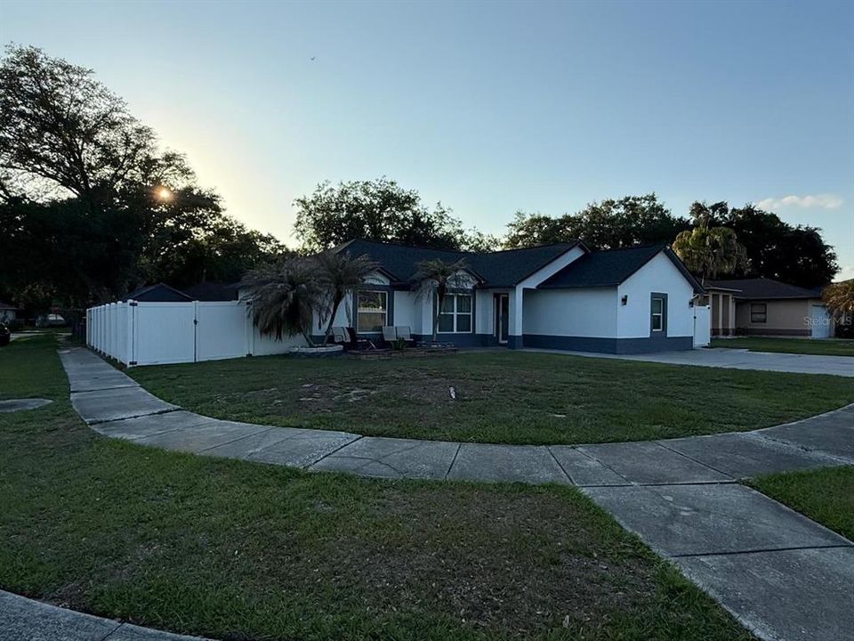 For Rent: $2,150 (2 beds, 1 baths, 1345 Square Feet)