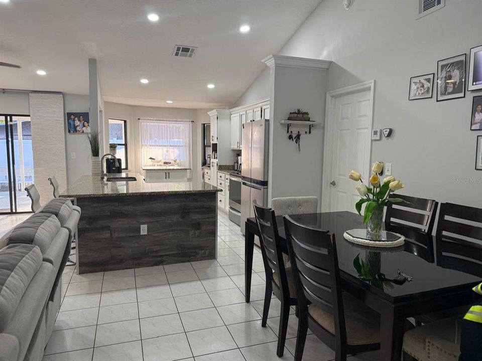 For Rent: $2,150 (2 beds, 1 baths, 1345 Square Feet)