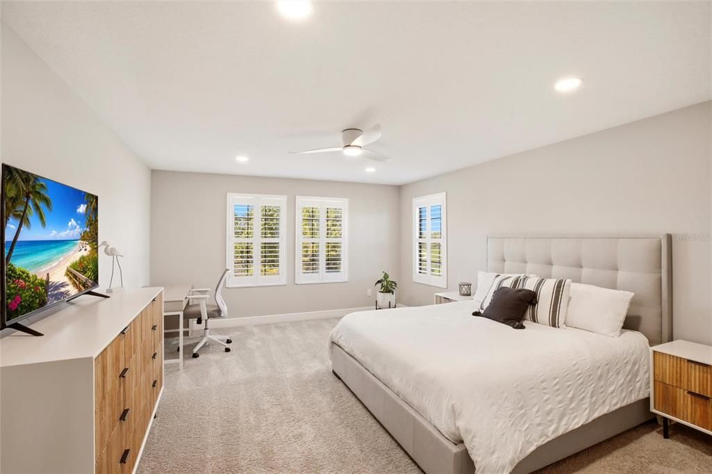 For Sale: $799,900 (5 beds, 4 baths, 3597 Square Feet)