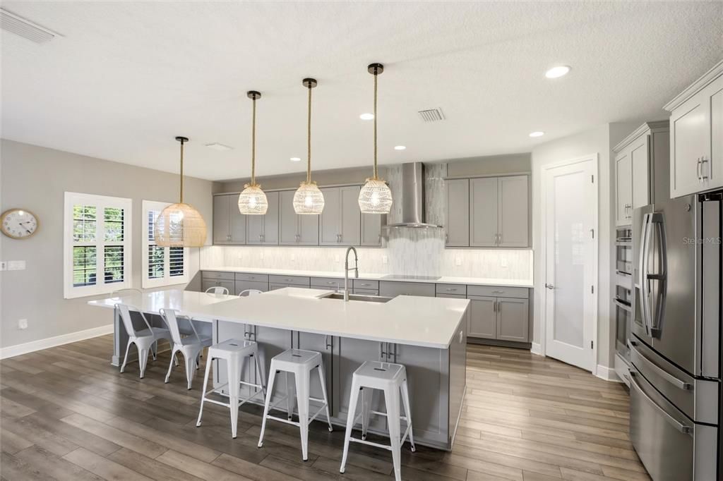 For Sale: $799,900 (5 beds, 4 baths, 3597 Square Feet)