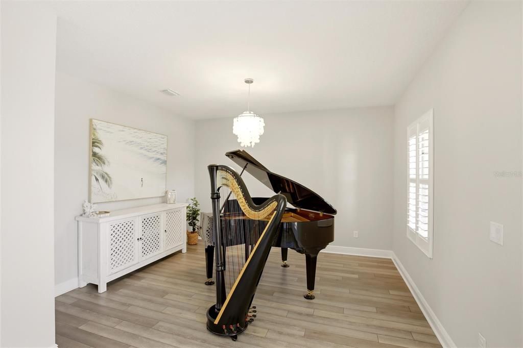 For Sale: $799,900 (5 beds, 4 baths, 3597 Square Feet)