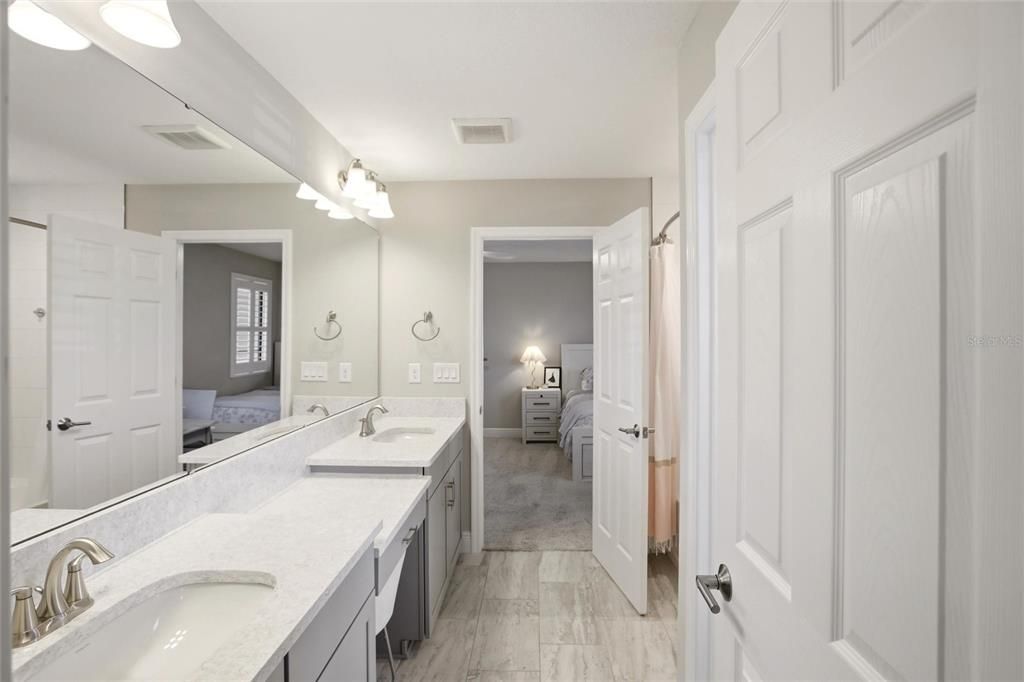 For Sale: $799,900 (5 beds, 4 baths, 3597 Square Feet)