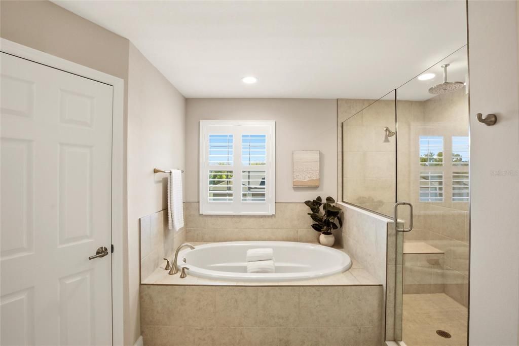 For Sale: $799,900 (5 beds, 4 baths, 3597 Square Feet)