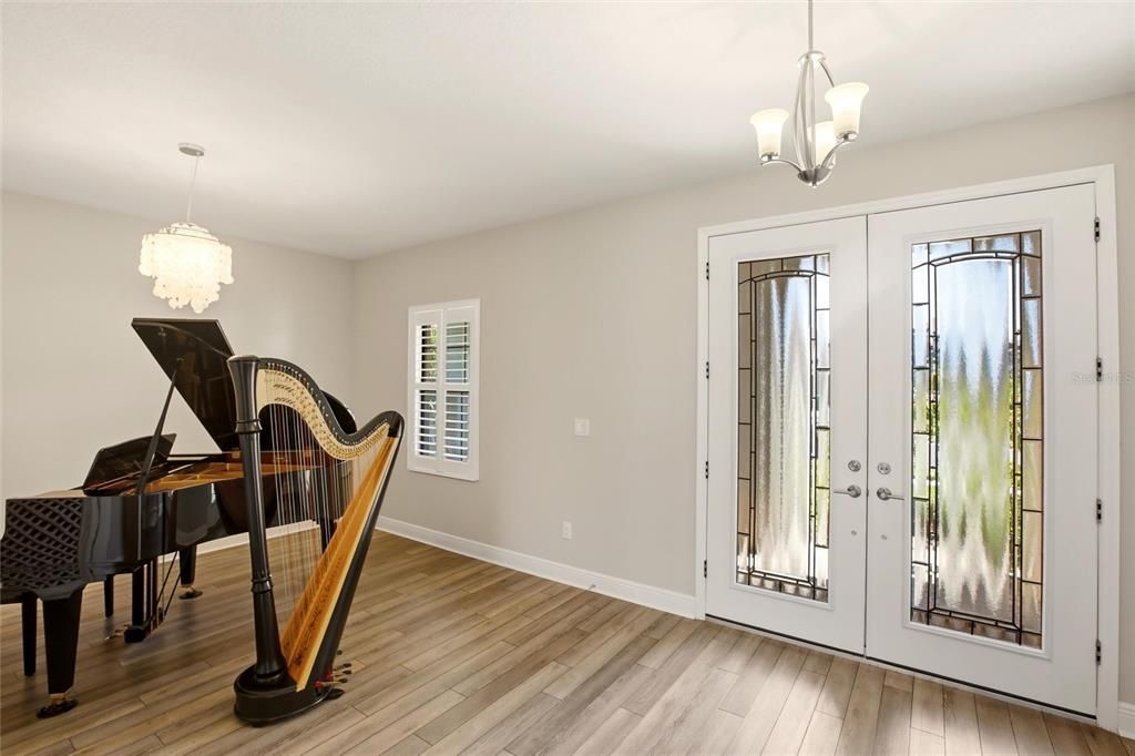 For Sale: $799,900 (5 beds, 4 baths, 3597 Square Feet)
