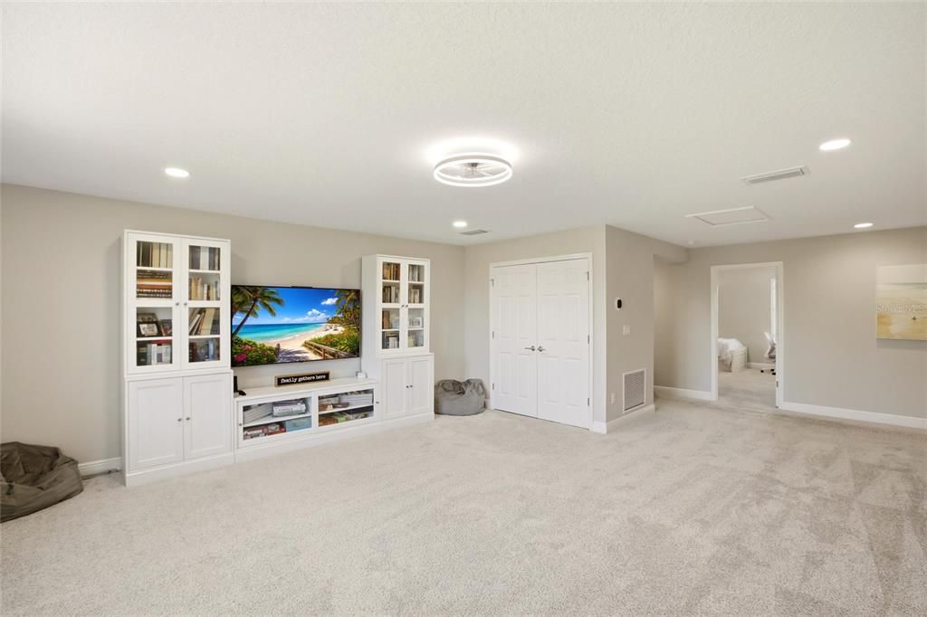 For Sale: $799,900 (5 beds, 4 baths, 3597 Square Feet)