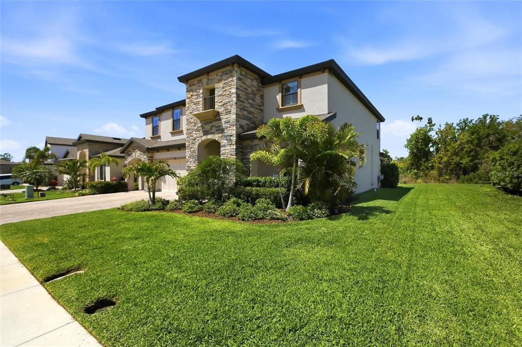 For Sale: $799,900 (5 beds, 4 baths, 3597 Square Feet)