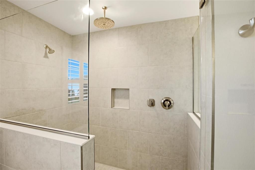For Sale: $799,900 (5 beds, 4 baths, 3597 Square Feet)